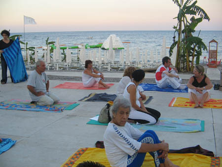 21 luglio 2005 – Yoga sulla spiaggia