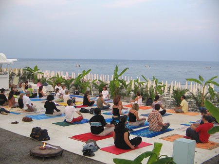 11 luglio 2006 – Yoga sulla spiaggia