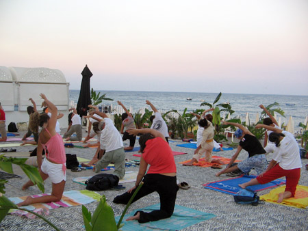 30 Giugno 2007 – 30 Luglio 2007 – Yoga sulla spiaggia